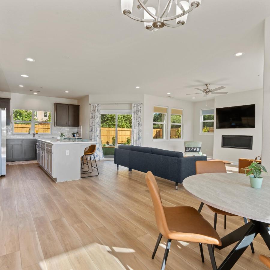 Newly Built Murphys Modern Retreat ภายนอก รูปภาพ